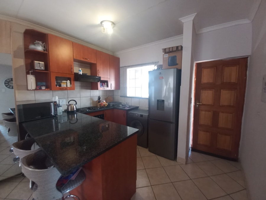 2 Bedroom Property for Sale in Waterval East North West
